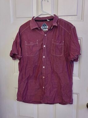 MBX Men's Short-Sleeve Button-Down Shirt in Berry
